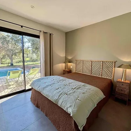 Neuve Pinarello Avec Piscine Privee, A 450m