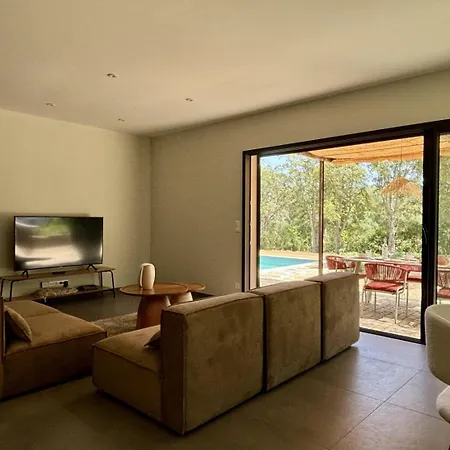 Neuve Pinarello Avec Piscine Privée, à 450m Villa