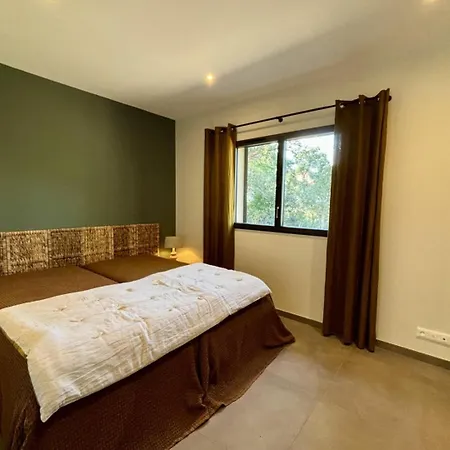 Neuve Pinarello Avec Piscine Privée, à 450m