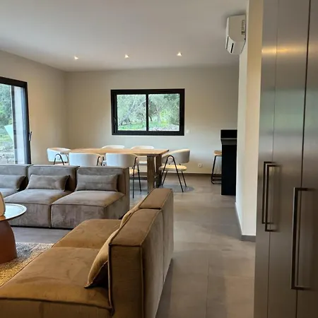 Neuve Pinarello Avec Piscine Privee, A 450m